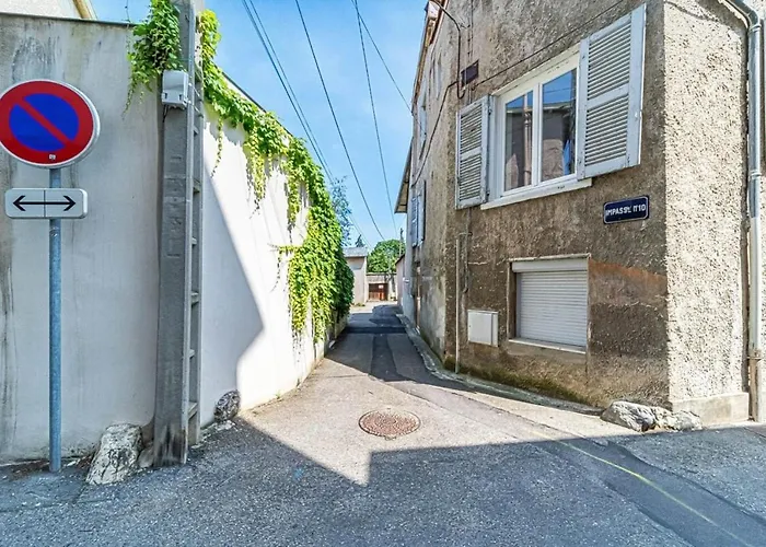 Cozy Studio Near Lyon Sainte-Foy-Les-Lyon